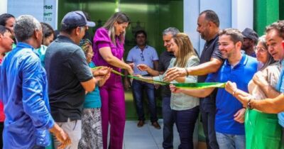 Iracema Vale prestigia inauguração de prédio da Prefeitura e entrega ambulância em São Roberto