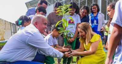 Deputados e alunos da Sementinha fazem plantio de mudas em alusão ao Dia Mundial do Meio Ambiente