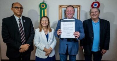 Iracema Vale participa do ato de assinatura da MP que institui programa ‘Casa Esperança’