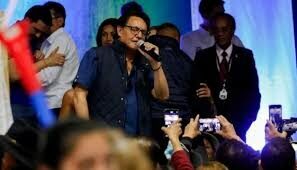 Vídeo exibe momento exato que candidato à presidência do Equador, é atacado e morto à tiros