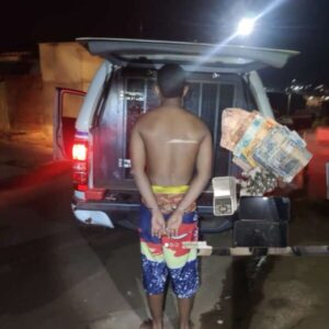 Polícia Militar de Colinas Desmantela Ponto de Tráfico no Bairro Guanabara: Prisão em Flagrante de Suspeito com 70 Pedras de Crack