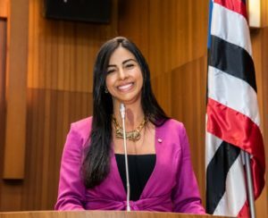 Daniella Tema destaca ‘Natal Iluminado’ de Caxias na Assembleia Legislativa.