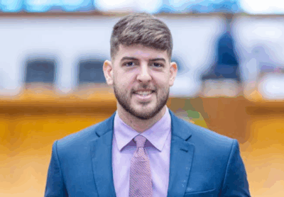 Davi Brandão enquadra Othelino Neto em discurso