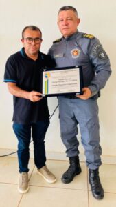 Comandante do 12º BPM, Tenente Coronel Luna recebe maior honraria de prefeito por seu excelente trabalho no Sul do Maranhão