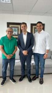 Prefeito de Raposa, Eudes Barros, discute melhorias para o município com o secretário Alberto Bastos