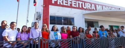 Iracema Vale comemora entrega de trecho da estrada que liga a cidade a Barreirinhas