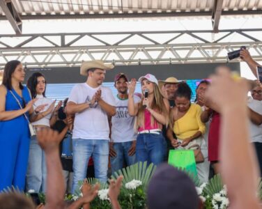 Cheiro de povo: uma multidão abraça Luciano Genésio no seu aniversário