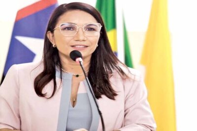 Ex-prefeita Dinair Veloso tirou licença de 9 meses
