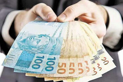 Governo Lula prevê salário mínimo de R$ 1.502 em 2025