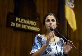 Eleições 2022: Manuela D’Ávila descarta concorrer nas eleições ‘não são os mandatos que me fizeram militante’