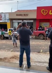 Durante manifestação em Grajaú, comerciante chama de vagabundos o prefeito e servidores públicos