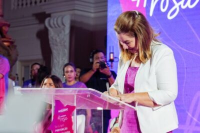 Iracema Vale prestigia ação estadual alusiva ao ‘Outubro Rosa’
