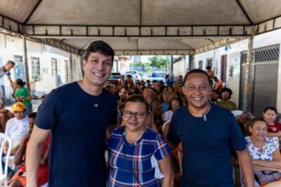 Em pré-campanha, Tiago Fernandes entrega 400 óculos na Ilhinha