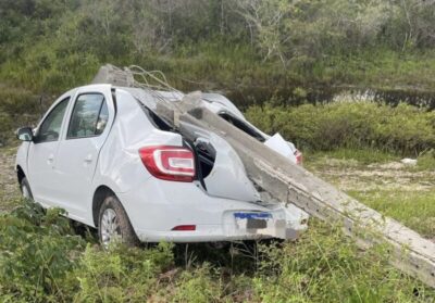 Mulher derruba poste e provoca morte de motociclista na BR-402