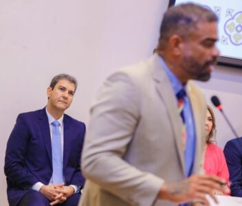 Presidente da Câmara cita estelionato e chama Braide de palhaço em votação que derrubou veto de aumento salarial do prefeito