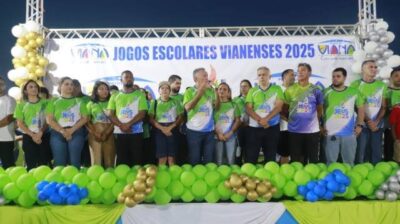 Ao lado dos estudantes e do deputado Júlio Mendonça, prefeito Carrinho Cidreira abre os Jogos Escolares Vianenses 2025
