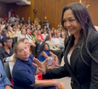 Vídeo: Mical e Eliziane trocam farpas em evento