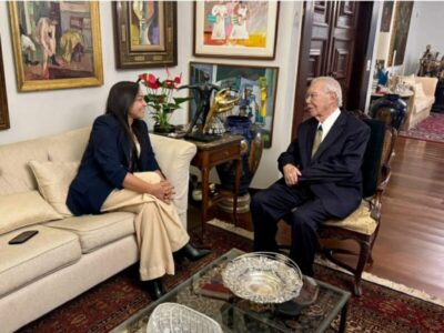 José Sarney recebe Eliziane Gama, com quem dialoga sobre redemocratização…