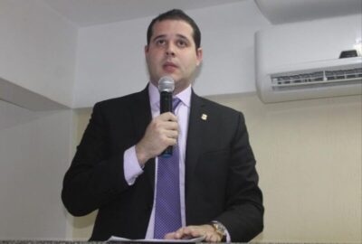 Dr. Adriano propõe 40% de adicional de insalubridade para os servidores da saúde durante pandemia