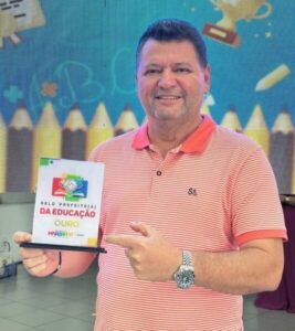 Prefeito Enoque Mota concede abono do Fundeb de R$ 3.860,96 reais para profissionais da educação em Pastos Bons