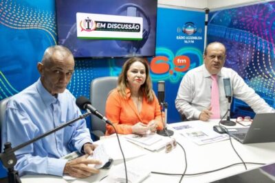 Presidente da Academia Vianense de Letras participa de entrevista na Rádio Assembleia