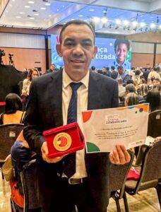Prefeito Aurélio Sousa recebe prêmio Selo Ouro na Educação em Brasília com a presença do presidente Lula
