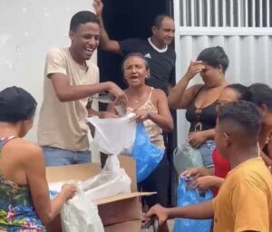 Sem cargo, sem verba pública: Vini Jansen desafia a política tradicional e distribui peixe a milhares em São Luís