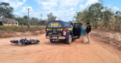 VÍDEO: Motociclista sem capacete e sem habilitação tenta fugir da PRF, mas se dá mal no Maranhão
