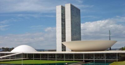 Congresso impõe série de derrotas ao governo e amplia tensão com Palácio do Planalto