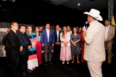 Políticos “tomam bênção” para Valdemiro Santiago