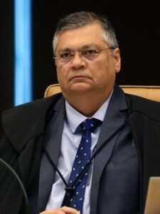 Dino suspende envio de emendas a universidades do Maranhão