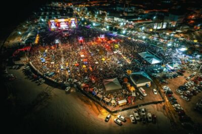 Cidade do Carnaval reúne multidão ao som de Léo Santana, Ferrugem e Timbalada