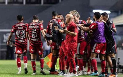 Flamengo bate o Santos na Vila Belmiro e assume terceiro lugar do Brasileirão