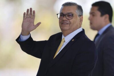 Flávio Dino entra no jogo de 2026
