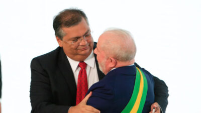 Oposição burra e mentirosa ao governo Lula, alavanca Flávio Dino ao palanque Presidencial
