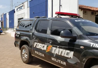 Homem tenta se esconder debaixo de cama em Timon, mas é preso pela PM com drogas e moto roubada