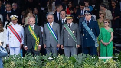 Lula ouve das Forças Armadas que falta recursos até para combustível