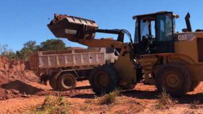 Prefeitura de São Pedro dos Crentes recupera estradas rurais