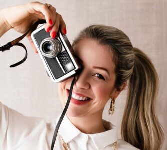 Fotógrafa referência na Europa revela técnicas para um ensaio Newborn perfeito