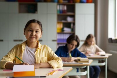 Volta às aulas: Como garantir uma retomada de rotina tranquila e motivadora para alunos e pais