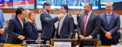 Ministro André Fufuca é condecorado com Medalha Manoel Beckman na Assembleia Legislativa