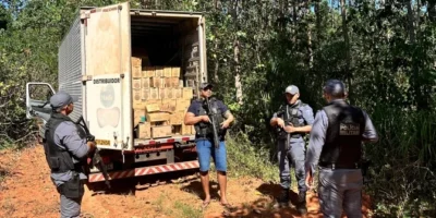 PM recupera caminhão roubado com R$ 100 mil em mercadorias na BR-010