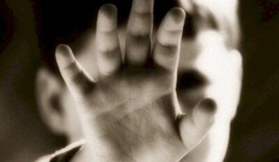 Homem é preso em flagrante após agredir gravemente um bebê de apenas 1 ano