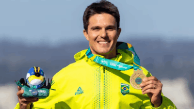 Vídeo: Atleta olímpico salva jovem