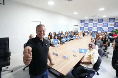 Fred Campos dá posse a mais de 40 servidores da educação