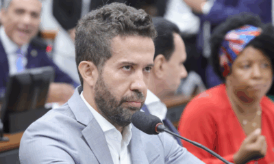 Janones alega nome sujo, confessa rachadinha e vai devolver R$ 131 mil