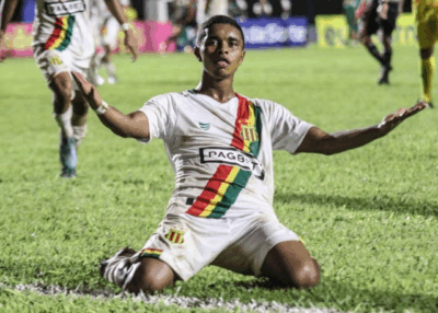 Sampaio vence e assume liderança na Copinha