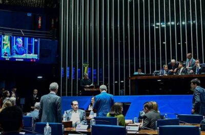 Aprovado projeto que limita uso de celulares nas escolas