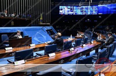 Segue para sanção projeto que obriga poder público a fornecer uniforme escolar