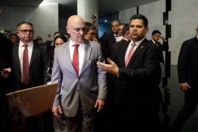 Moraes e Dino vão ao Congresso em dia de pressão bolsonarista contra ação do golpe